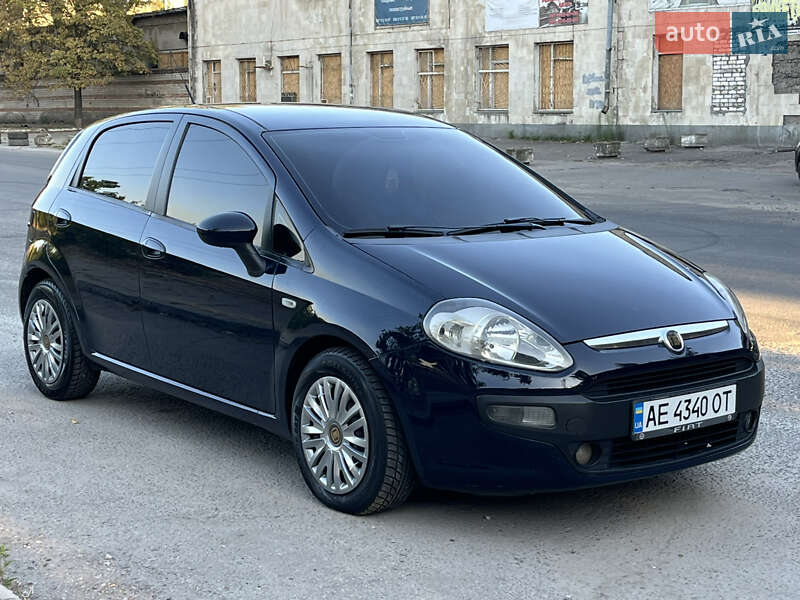 Хэтчбек Fiat Punto 2011 в 