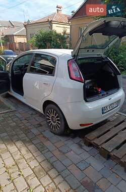 Хэтчбек Fiat Punto 2012 в 
