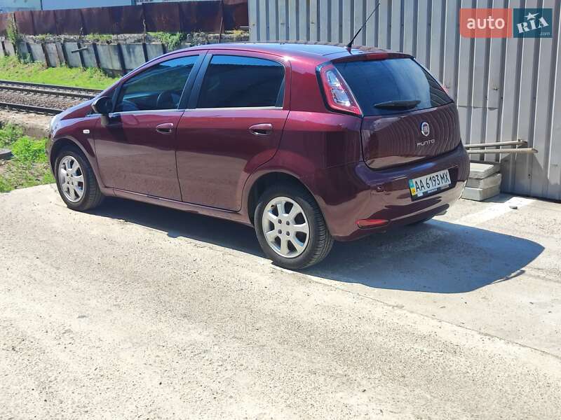 Хэтчбек Fiat Punto 2013 в 