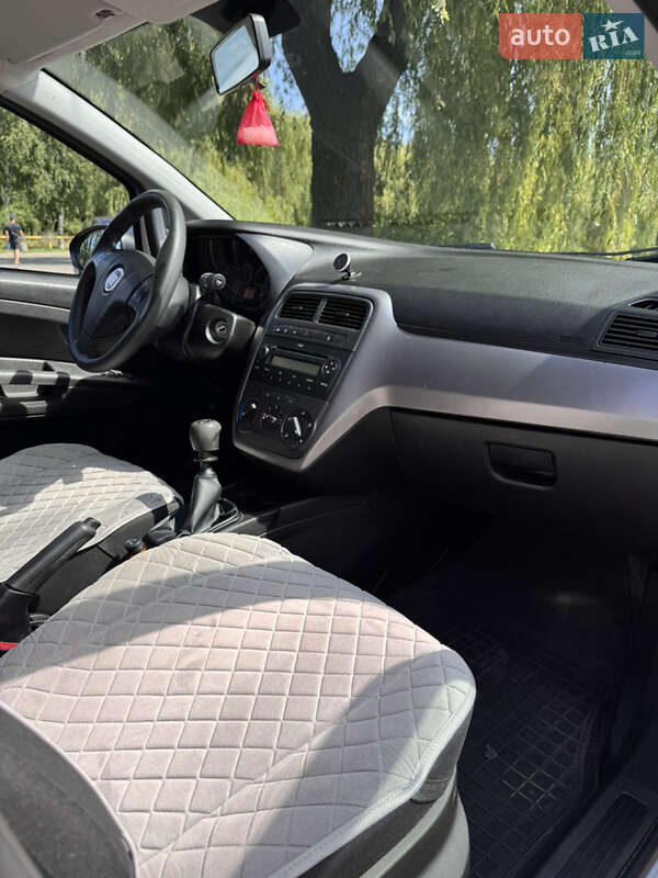 Хэтчбек Fiat Punto 2012 в Ровно