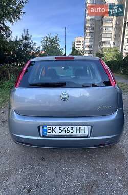 Хэтчбек Fiat Punto 2007 в 