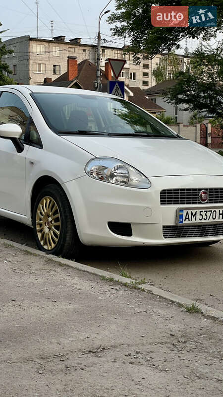 Хетчбек Fiat Punto 2008 в 