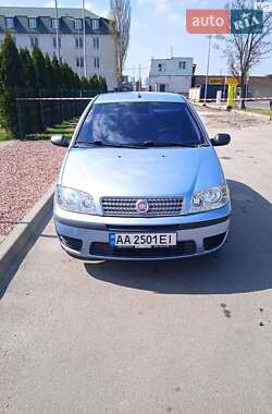 Хэтчбек Fiat Punto 2011 в 