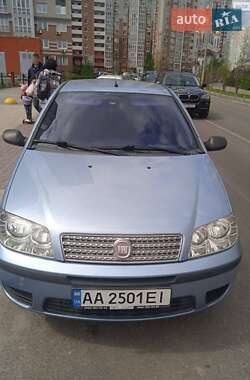 Хэтчбек Fiat Punto 2011 в 