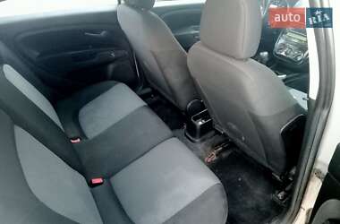 Хэтчбек Fiat Punto 2010 в 
