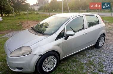 Хэтчбек Fiat Punto 2010 в 