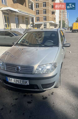 Хэтчбек Fiat Punto 2010 в Киеве