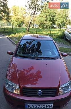 Хэтчбек Fiat Punto 2004 в 