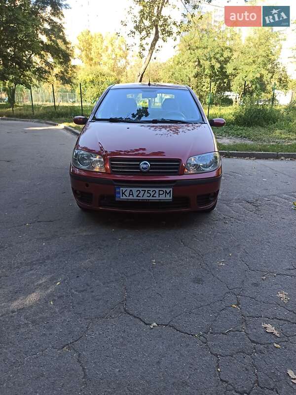 Хэтчбек Fiat Punto 2004 в 