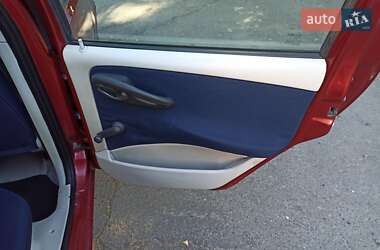 Хэтчбек Fiat Punto 2004 в 
