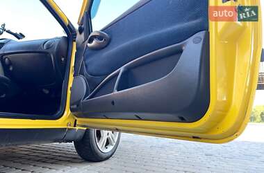 Хэтчбек Fiat Punto 2000 в 