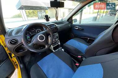 Хэтчбек Fiat Punto 2000 в 