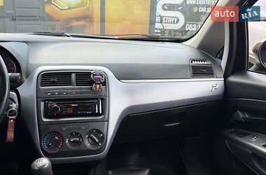 Хэтчбек Fiat Punto 2009 в 