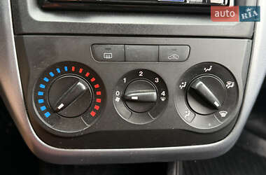Хэтчбек Fiat Punto 2009 в 