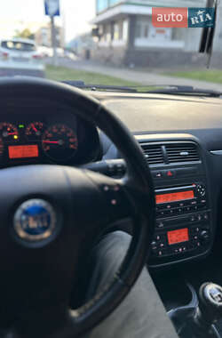 Хэтчбек Fiat Punto 2007 в 