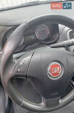 Хэтчбек Fiat Punto 2009 в 
