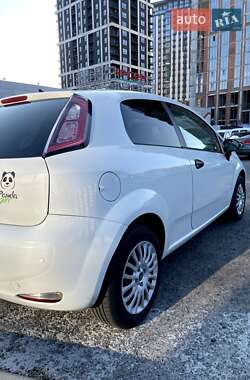 Хэтчбек Fiat Punto 2013 в 