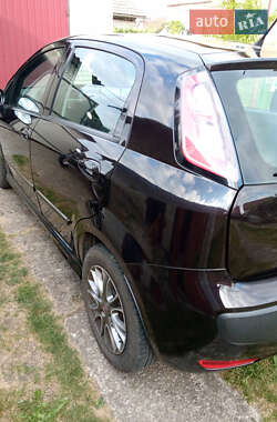 Хэтчбек Fiat Punto 2011 в 