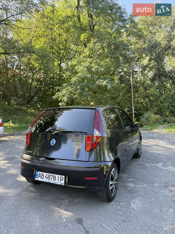 Хэтчбек Fiat Punto 2004 в Киеве