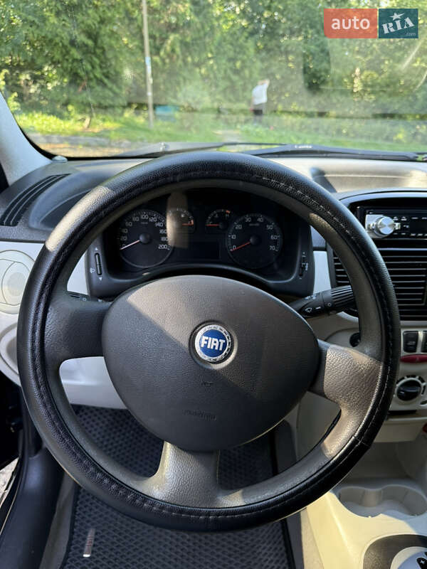 Хэтчбек Fiat Punto 2004 в Киеве