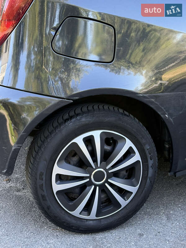 Хэтчбек Fiat Punto 2004 в Киеве