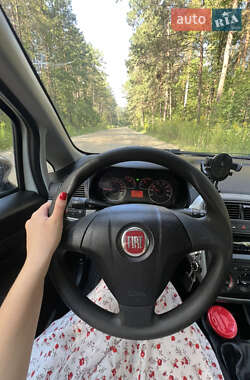 Хэтчбек Fiat Punto 2010 в 