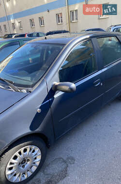 Хэтчбек Fiat Punto 2002 в 