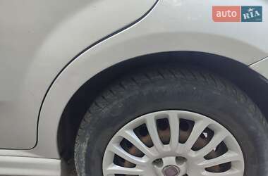Хэтчбек Fiat Punto 2010 в 