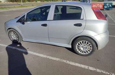 Хэтчбек Fiat Punto 2010 в 