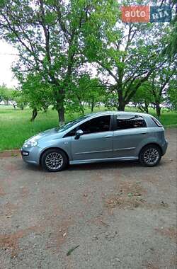 Хэтчбек Fiat Punto 2010 в 