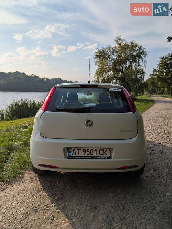 Хэтчбек Fiat Punto 2011 в Тлумаче