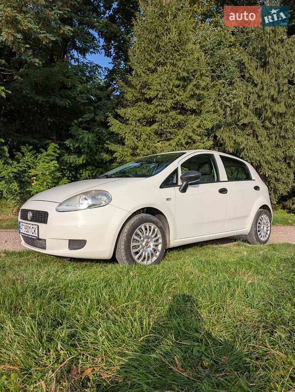 Хэтчбек Fiat Punto 2011 в Тлумаче
