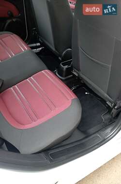 Хэтчбек Fiat Punto 2010 в 
