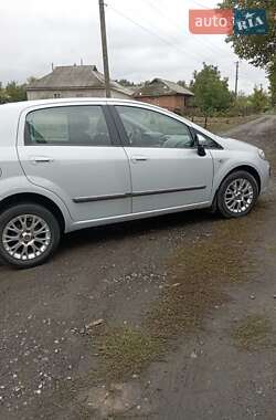 Хэтчбек Fiat Punto 2010 в 