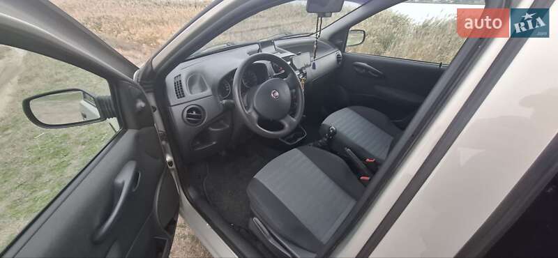 Хэтчбек Fiat Punto 2010 в Николаеве