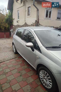 Хэтчбек Fiat Punto 2011 в 