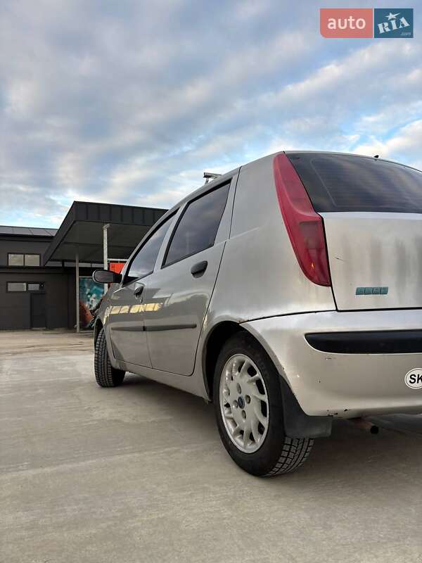 Хэтчбек Fiat Punto 2003 в Великих Лазах