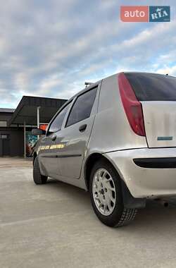Хетчбек Fiat Punto 2003 в 