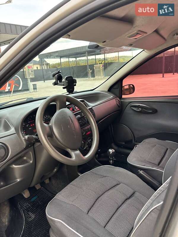 Хэтчбек Fiat Punto 2003 в Великих Лазах