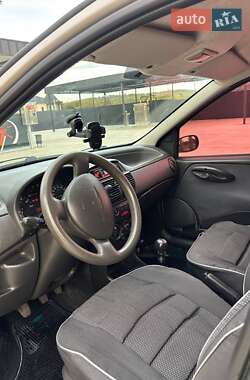 Хетчбек Fiat Punto 2003 в 