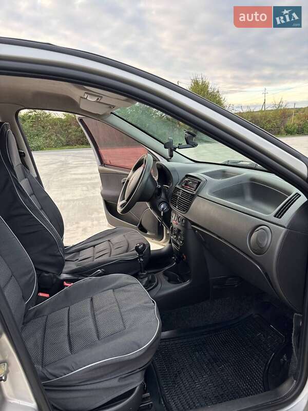 Хэтчбек Fiat Punto 2003 в Великих Лазах