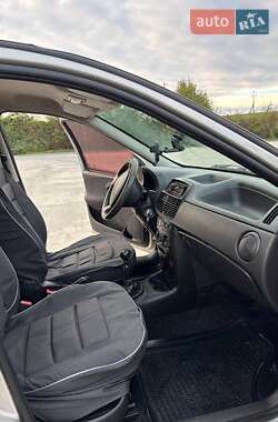 Хетчбек Fiat Punto 2003 в 