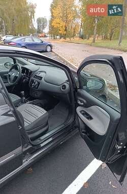 Хетчбек Fiat Punto 2011 в 