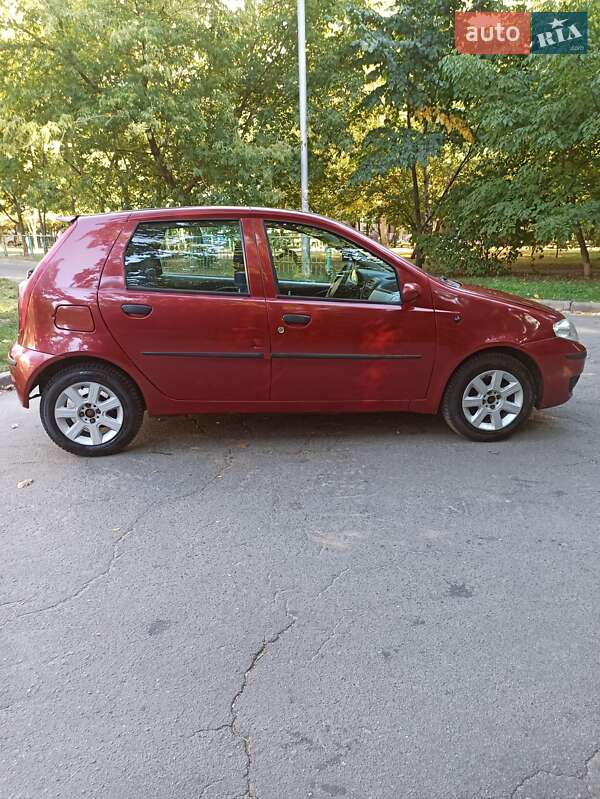 Хетчбек Fiat Punto 2004 в Києві