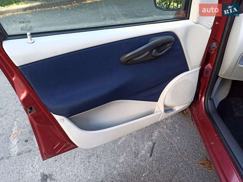 Хетчбек Fiat Punto 2004 в Києві