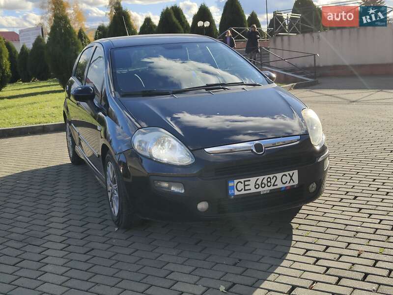 Хетчбек Fiat Punto 2011 в Чернівцях