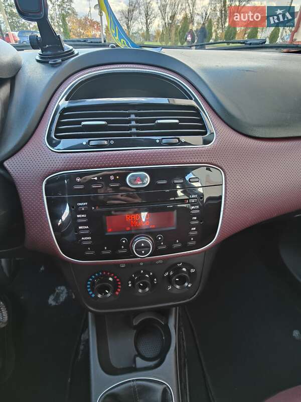 Хетчбек Fiat Punto 2011 в Чернівцях