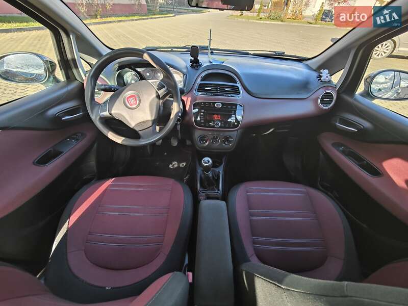 Хетчбек Fiat Punto 2011 в Чернівцях