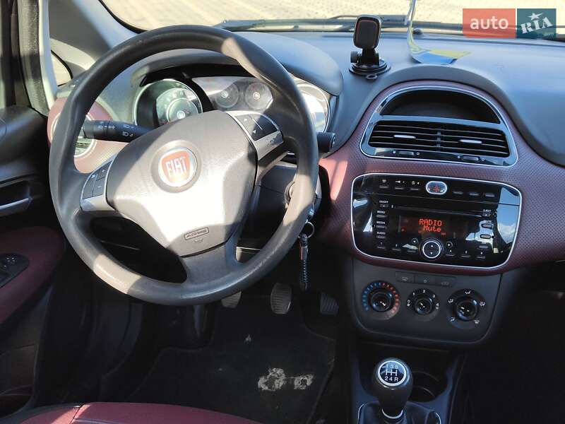 Хетчбек Fiat Punto 2011 в Чернівцях