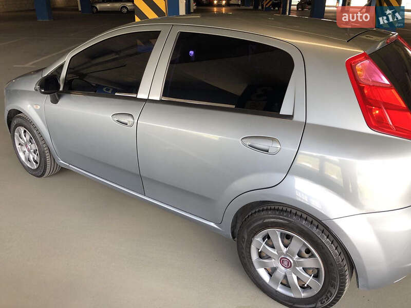 Хетчбек Fiat Punto 2010 в Синельниковому